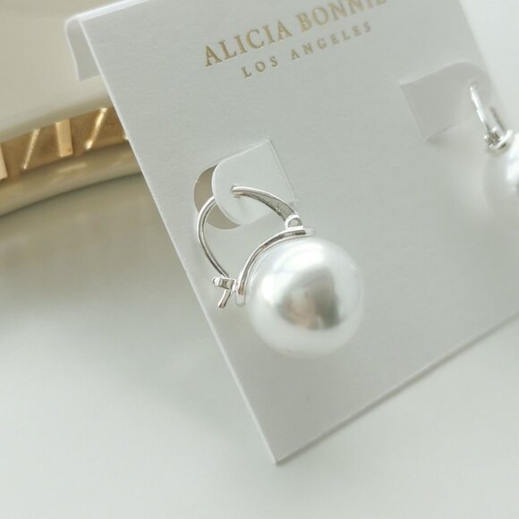 Alicia Bonnie Blanche Silver White Pearl Earrings - Picture 2 of 4